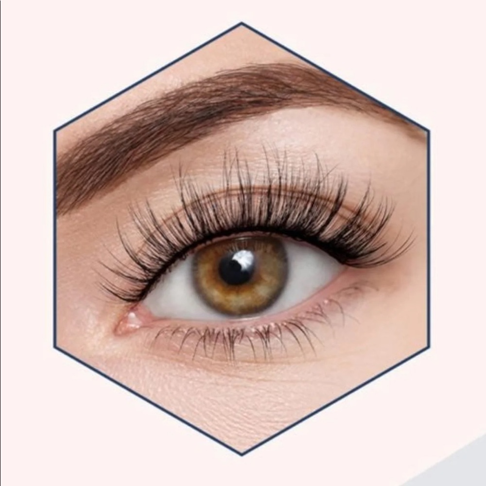 Feisty lashes - Picture 3 of 3
